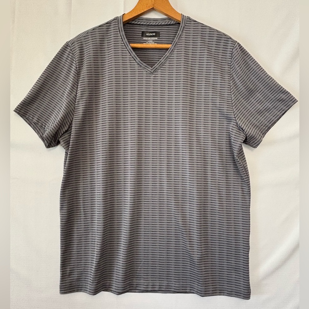 ALFANI Gray and Black Print Short Sleeve T-shirt 
Size Large